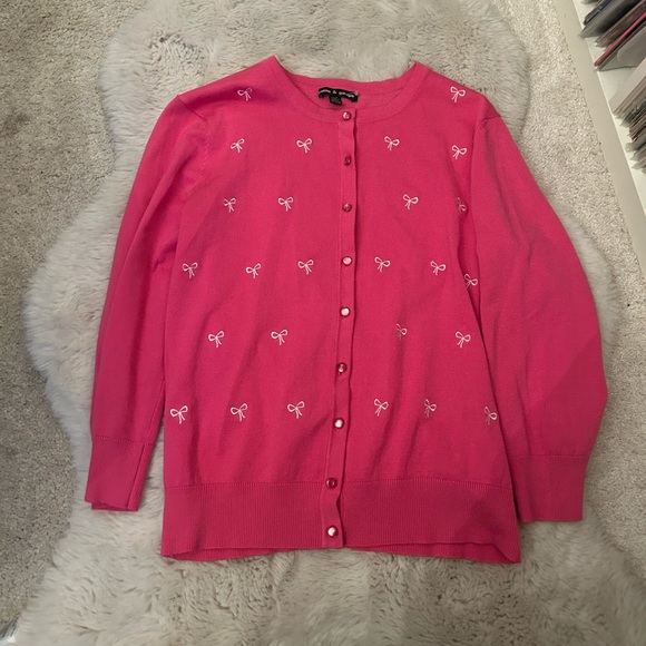 Bright pink cardigan with cute little bows - Picture 1 of 3